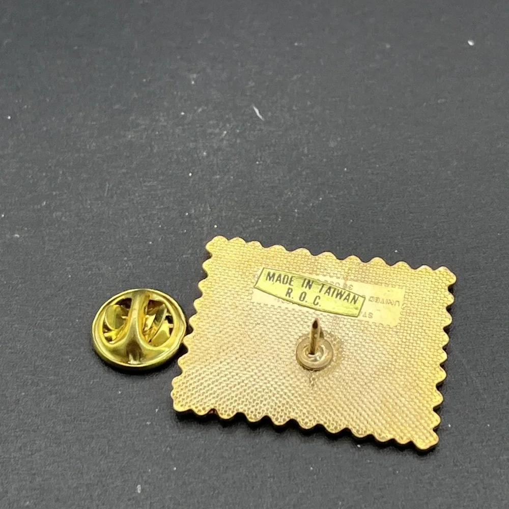 1992 Barcelona‎ Summer Olympics USPS Sponsor Javelin Stamp Lapel Hat Pin